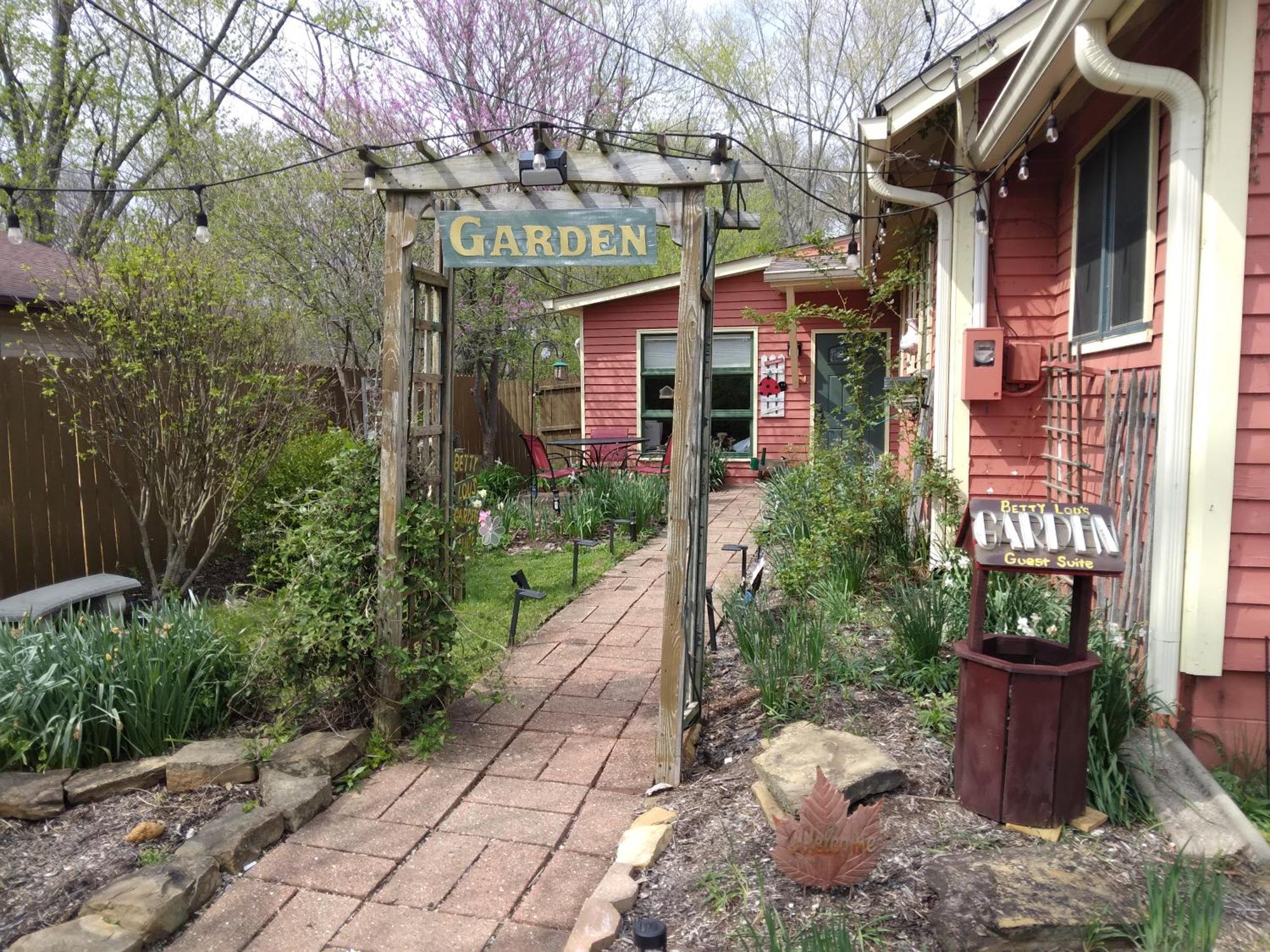 Betty Lous Garden Panzió Nashville Kültér fotó